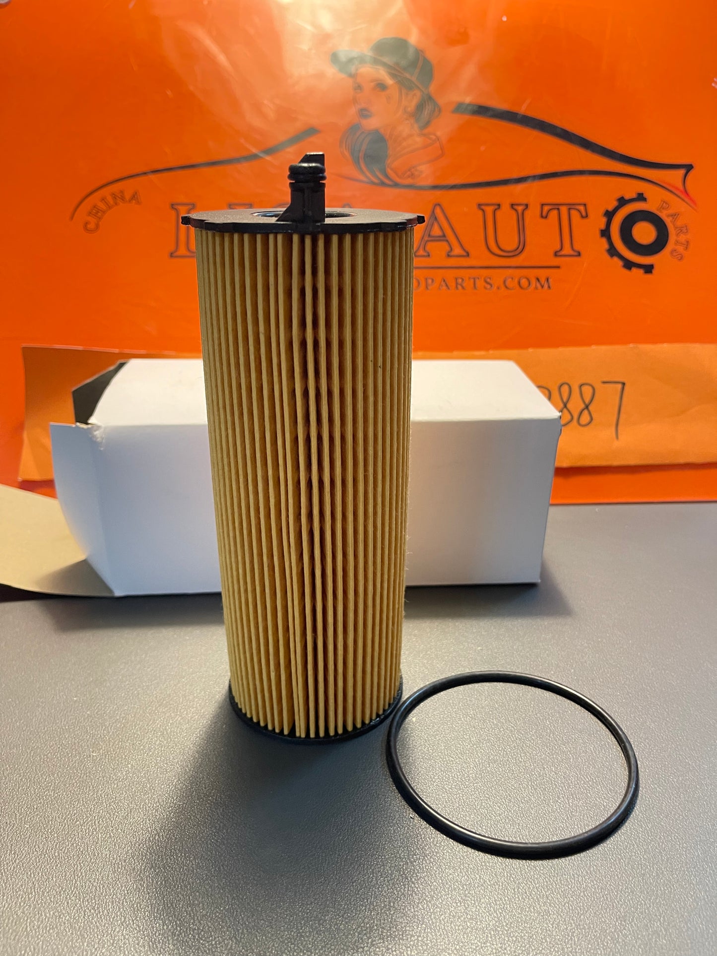 057115561M OIL FILTER USE FOR AUDI A4 A5 A6 A8 Q5 Q7 A6L,PORSCHE CAYENNE 92A/VW TOUAREG9PA,