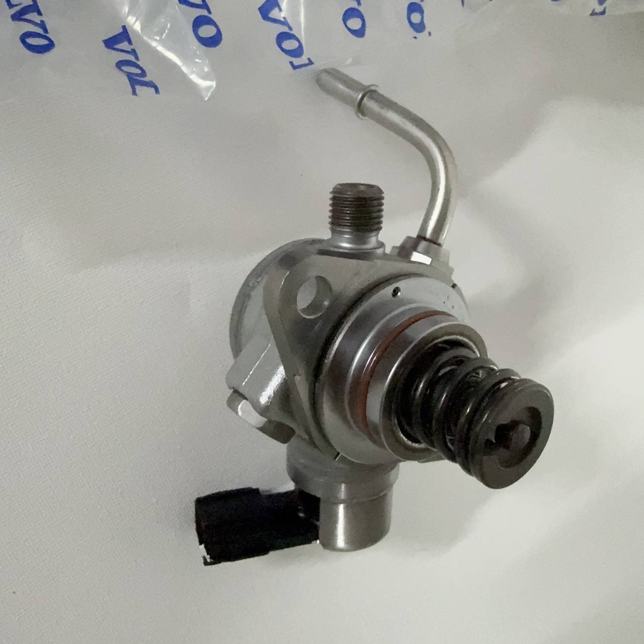 VOLVO XC60 High Pressure Fuel Pump 32140068 NEW GENUINE